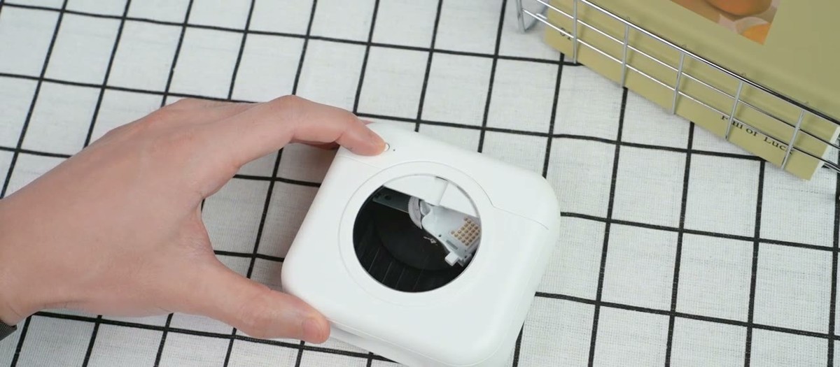 C2 本体を箱から取り出す