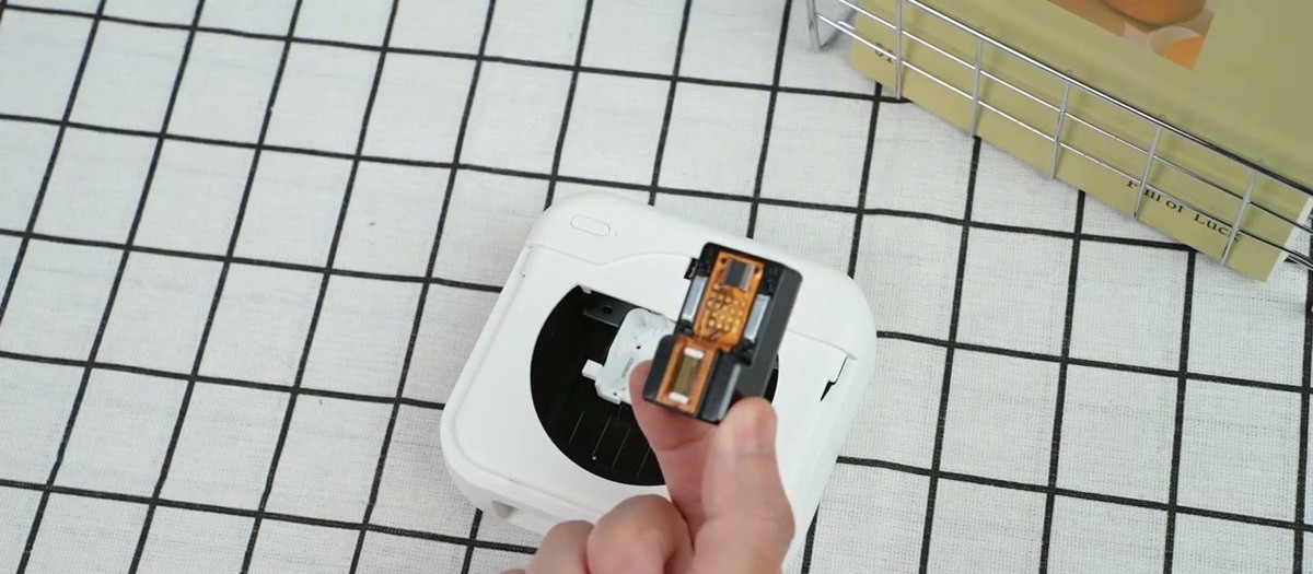 C2にインクカートリッジと用紙をセット